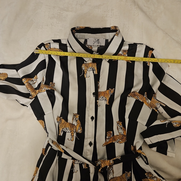 NWOT. Cute And Elegant Striped Long Dress with Tiger Print. Size M. - Picture 7 of 8
